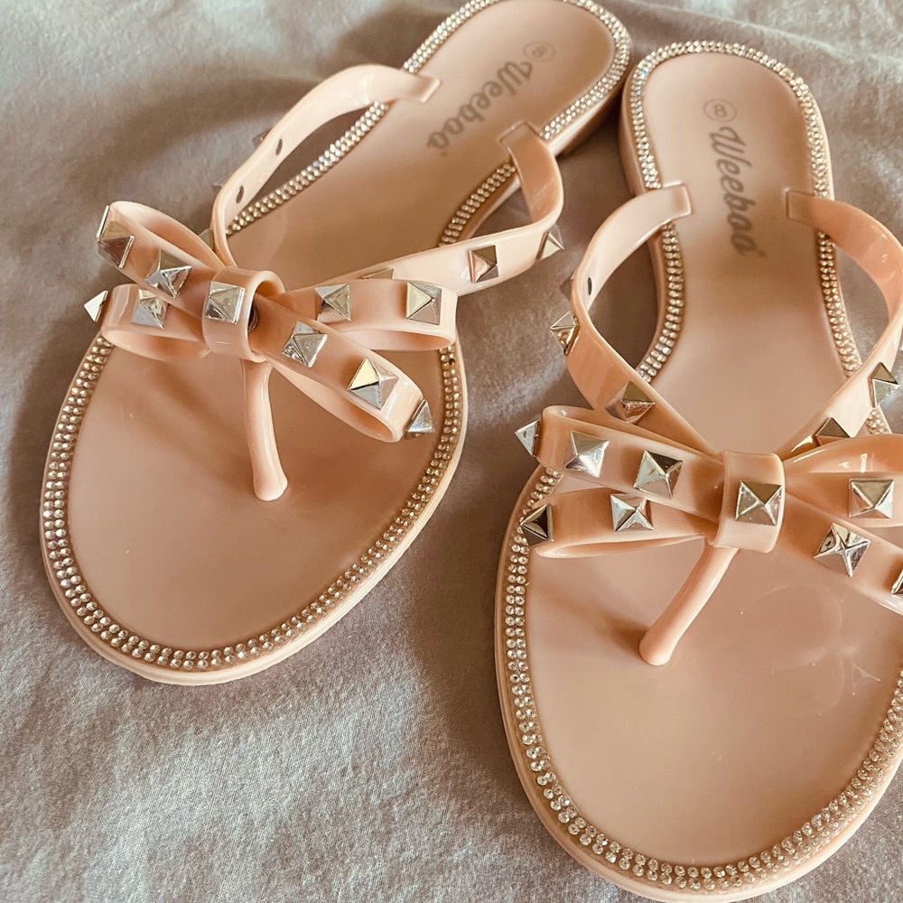Beautiful sandals that make a SPARKLY STATEMENT!